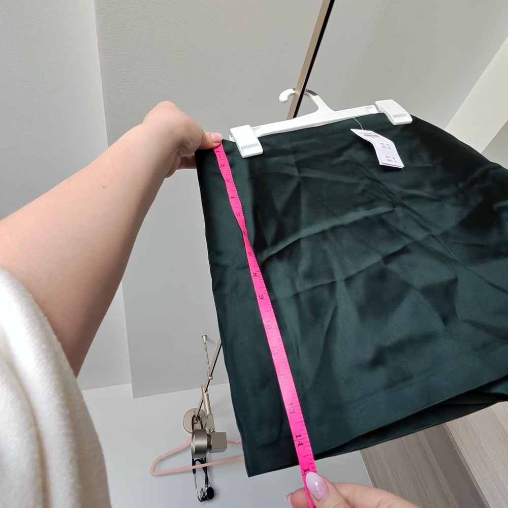 Abercrombie & Fitch NWT Scarlett Satin Sculpt Mini Skort Deep Green Medium - Picture 9 of 10